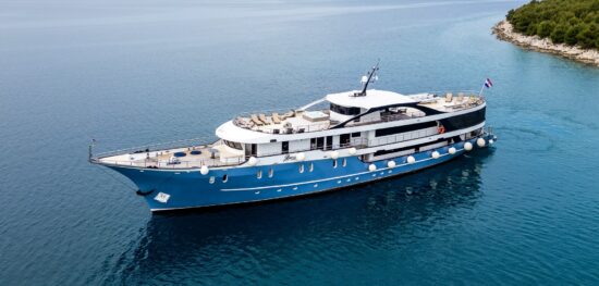 Deluxe Boats